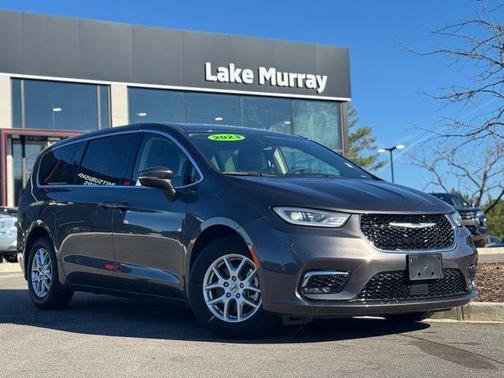 Granite Crystal Metallic Clearcoat 2023 Chrysler Pacifica Touring L