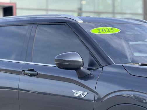 2025 Mitsubishi Outlander PHEV 
