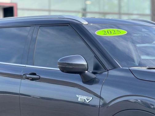 2025 Mitsubishi Outlander PHEV 