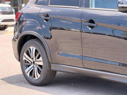 Labrador Black Pearl 2026 Mitsubishi Outlander Sport SE