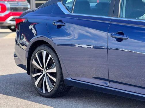 2022 Nissan Altima SR FWD