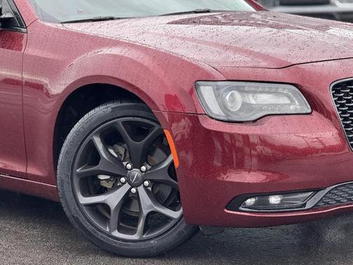 2021 Chrysler 300 Touring