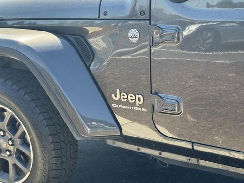 2023 Jeep Gladiator Overland