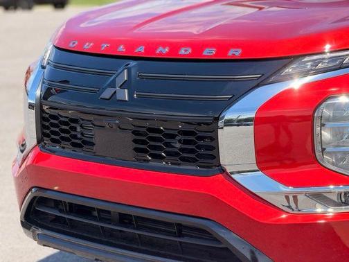 Red Diamond 2026 Mitsubishi Outlander LE