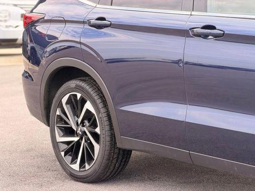 White 2024 Mitsubishi Outlander