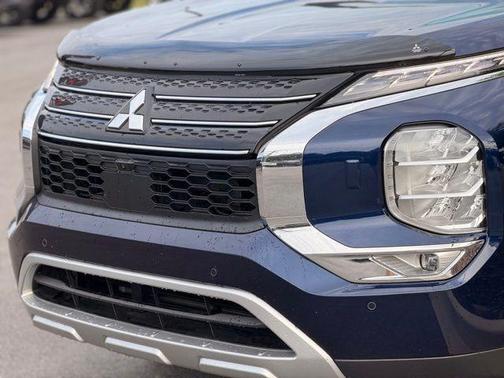 White 2024 Mitsubishi Outlander