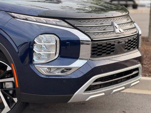 White 2024 Mitsubishi Outlander