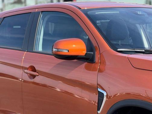 Sunshine Orange Metallic 2026 Mitsubishi Outlander Sport SE