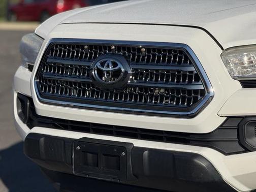 2016 Toyota Tacoma SR