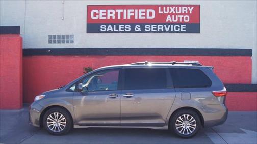 2018 Toyota Sienna XLE