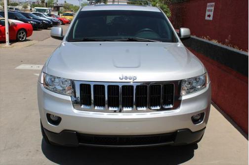 Bright Silver Metallic Clearcoat 2012 Jeep Grand Cherokee Laredo