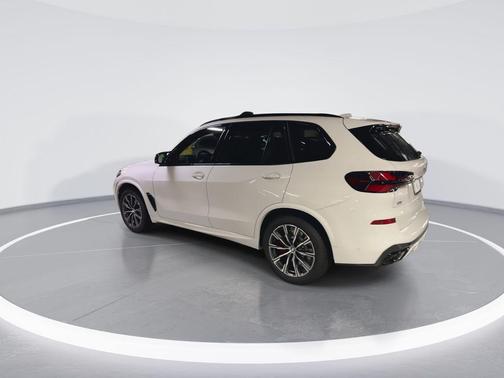 2026 BMW X5 M60i