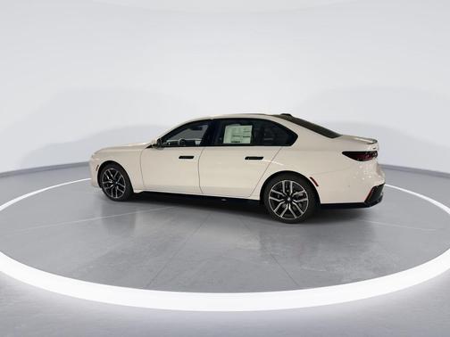 2026 BMW 740 i xDrive