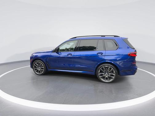2025 BMW X7 M60i
