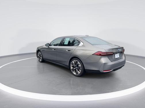 2025 BMW 530 i xDrive