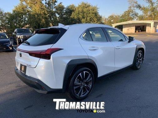 Photo 5 of 41 of 2020 Lexus UX 200 Base