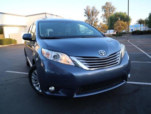 2017 Toyota Sienna XLE Premium