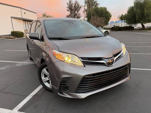 2020 Toyota Sienna LE
