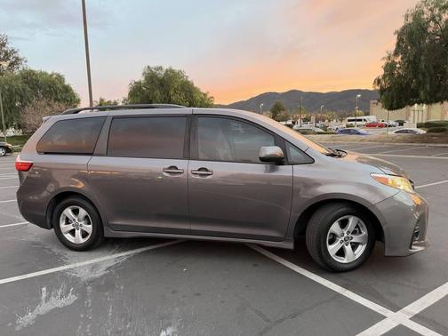 2020 Toyota Sienna LE