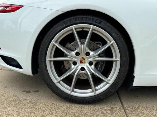 2019 Porsche 911 Carrera