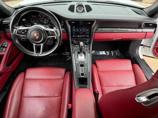 2019 Porsche 911 Carrera