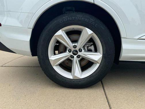 2022 Audi Q7 55 Premium