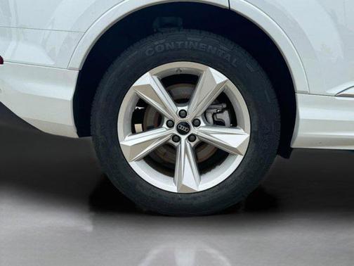 2022 Audi Q7 55 Premium