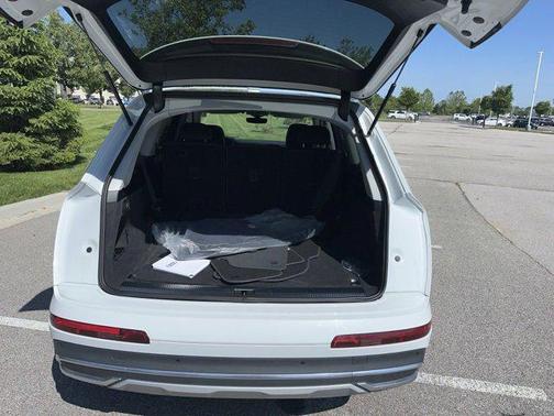 2022 Audi Q7 55 Premium
