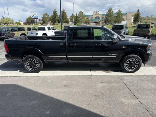 2025 RAM 3500 Limited Crew Cab 4x4 8' Box