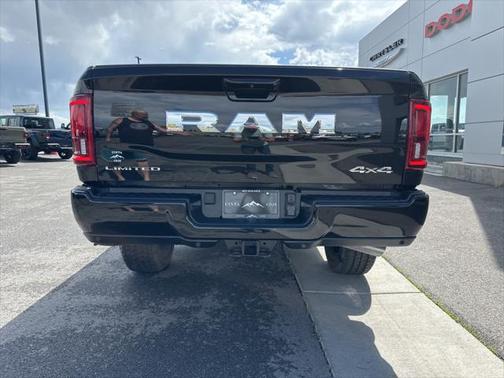 2025 RAM 3500 Limited Crew Cab 4x4 8' Box