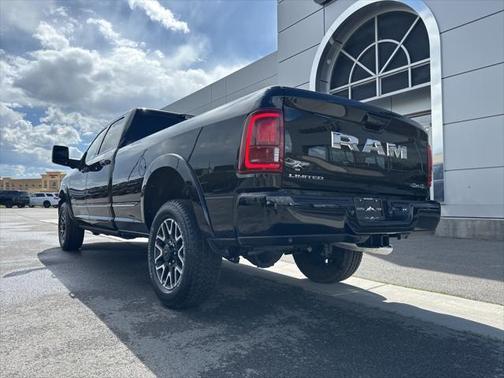 2025 RAM 3500 Limited Crew Cab 4x4 8' Box