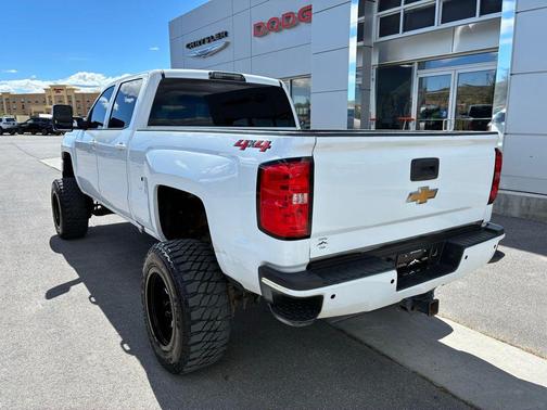 Summit White 2018 Chevrolet Silverado 2500 LT