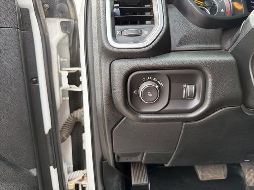 Bright White Clearcoat 2021 RAM 3500 Big Horn Crew Cab 4x4 8' Box
