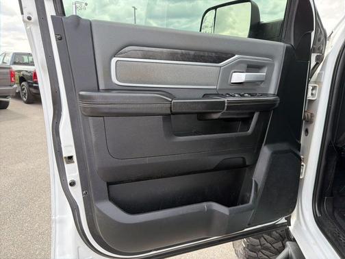 Bright White Clearcoat 2021 RAM 3500 Big Horn Crew Cab 4x4 8' Box