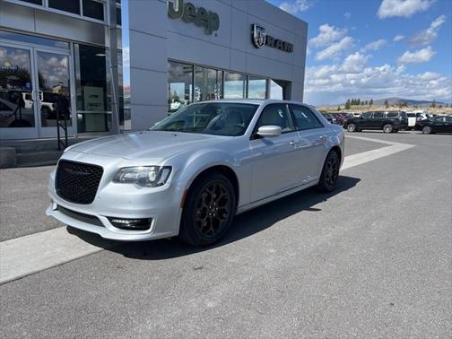2022 Chrysler 300 Touring