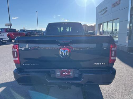 2022 RAM 3500 Limited Crew Cab 4x4 8' Box