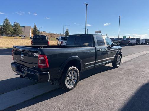 2022 RAM 3500 Limited Crew Cab 4x4 8' Box
