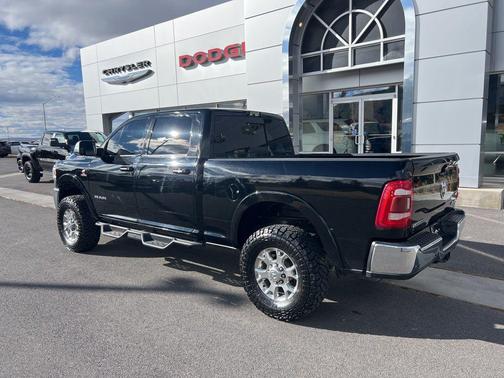 2019 RAM 2500 Laramie Crew Cab 4x4 6'4' Box