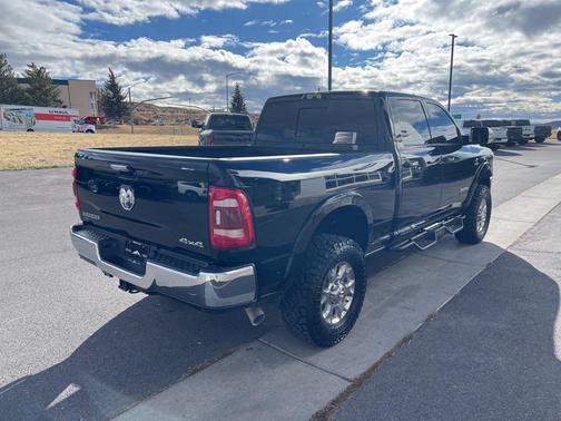 2019 RAM 2500 Laramie Crew Cab 4x4 6'4' Box