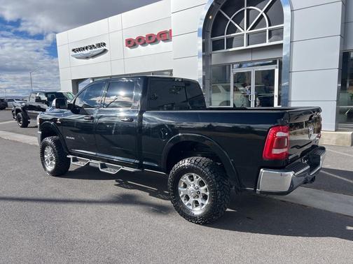 2019 RAM 2500 Laramie Crew Cab 4x4 6'4' Box
