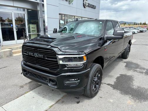 Diamond Black Crystal Pearlcoat 2024 RAM 3500 Laramie Crew Cab 4x4 8' Box