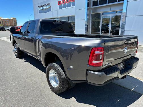 Granite Crystal Metallic Clearcoat 2024 RAM 3500 Laramie Crew Cab 4x4 8' Box