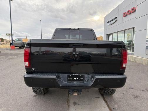 2018 RAM 2500 Laramie Crew Cab 4x4 6'4' Box