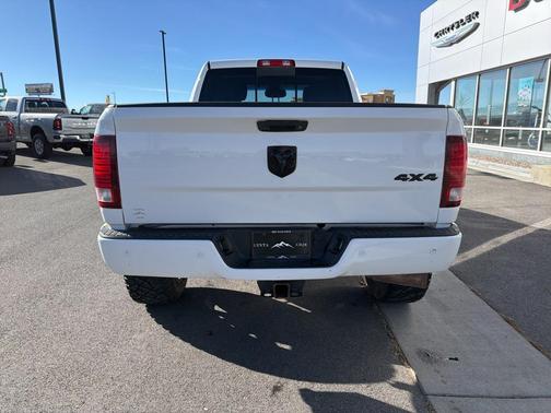 2017 RAM 2500 Laramie Crew Cab 4x4 6'4' Box