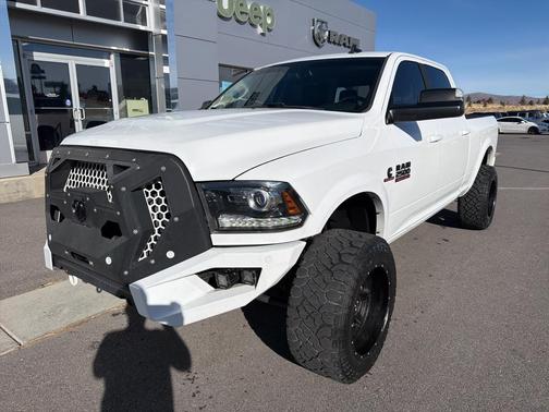 2017 RAM 2500 Laramie Crew Cab 4x4 6'4' Box