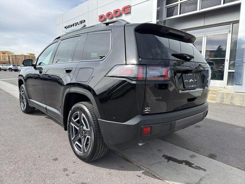 Diamond Black Crystal Pearlcoat 2026 Jeep Cherokee Limited
