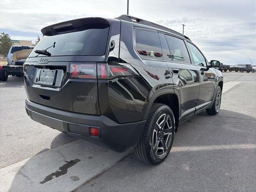 Diamond Black Crystal Pearlcoat 2026 Jeep Cherokee Limited