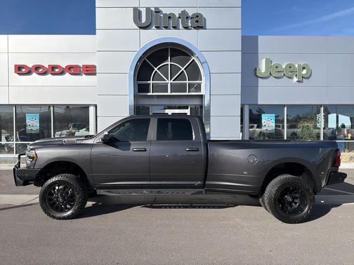 2022 RAM 3500 Big Horn Crew Cab 4x4 8' Box
