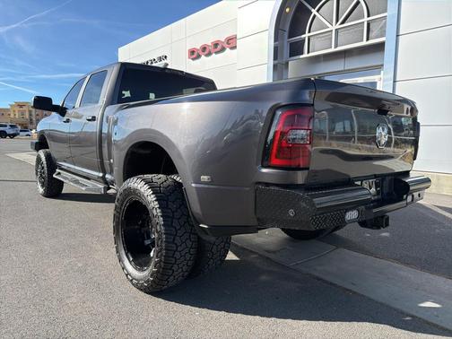 2022 RAM 3500 Big Horn Crew Cab 4x4 8' Box