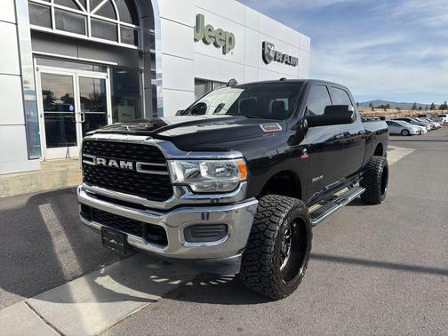 Diamond Black Crystal Pearlcoat 2022 RAM 2500 Big Horn Crew Cab 4x4 6'4' Box